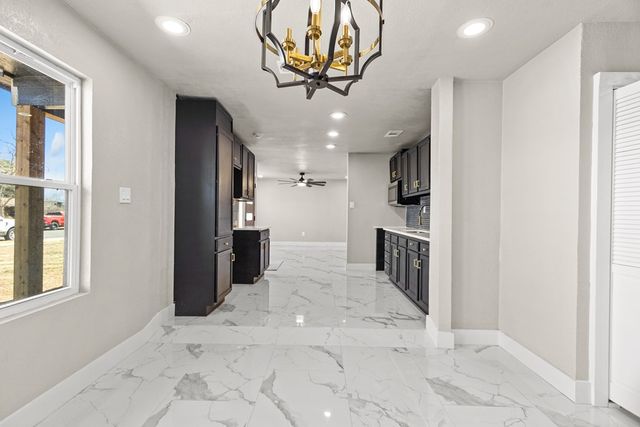 911 NW 8th St, Andrews, TX 79714