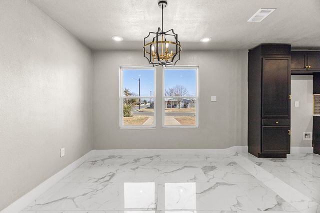 911 NW 8th St, Andrews, TX 79714