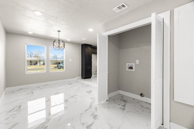 911 NW 8th St, Andrews, TX 79714