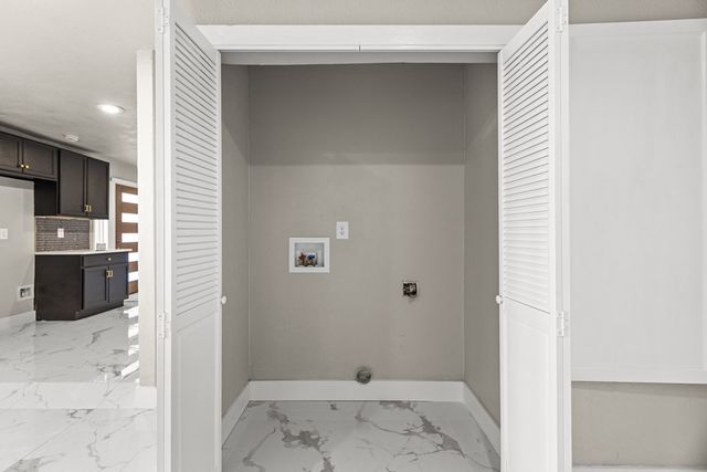 911 NW 8th St, Andrews, TX 79714