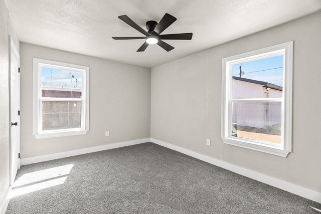 911 NW 8th St, Andrews, TX 79714