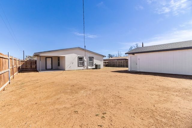 911 NW 8th St, Andrews, TX 79714