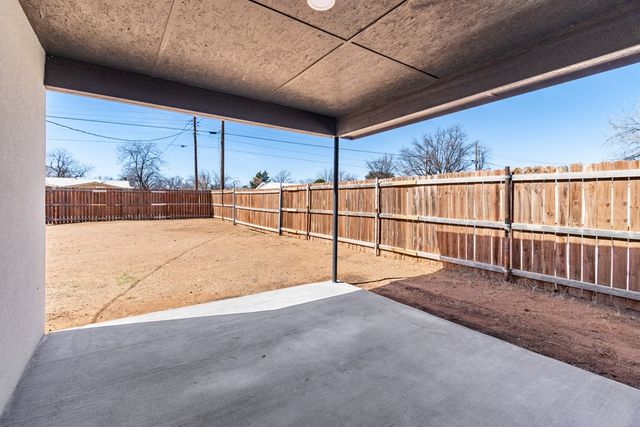 911 NW 8th St, Andrews, TX 79714