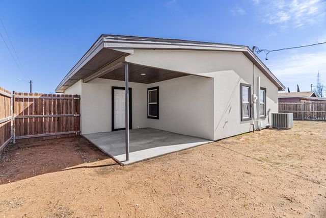 911 NW 8th St, Andrews, TX 79714