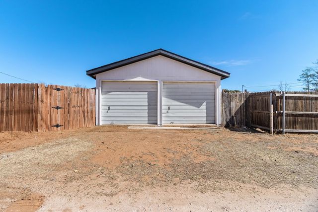 911 NW 8th St, Andrews, TX 79714