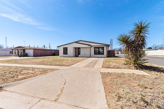 911 NW 8th St, Andrews, TX 79714