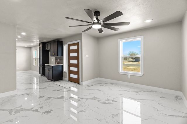 911 NW 8th St, Andrews, TX 79714