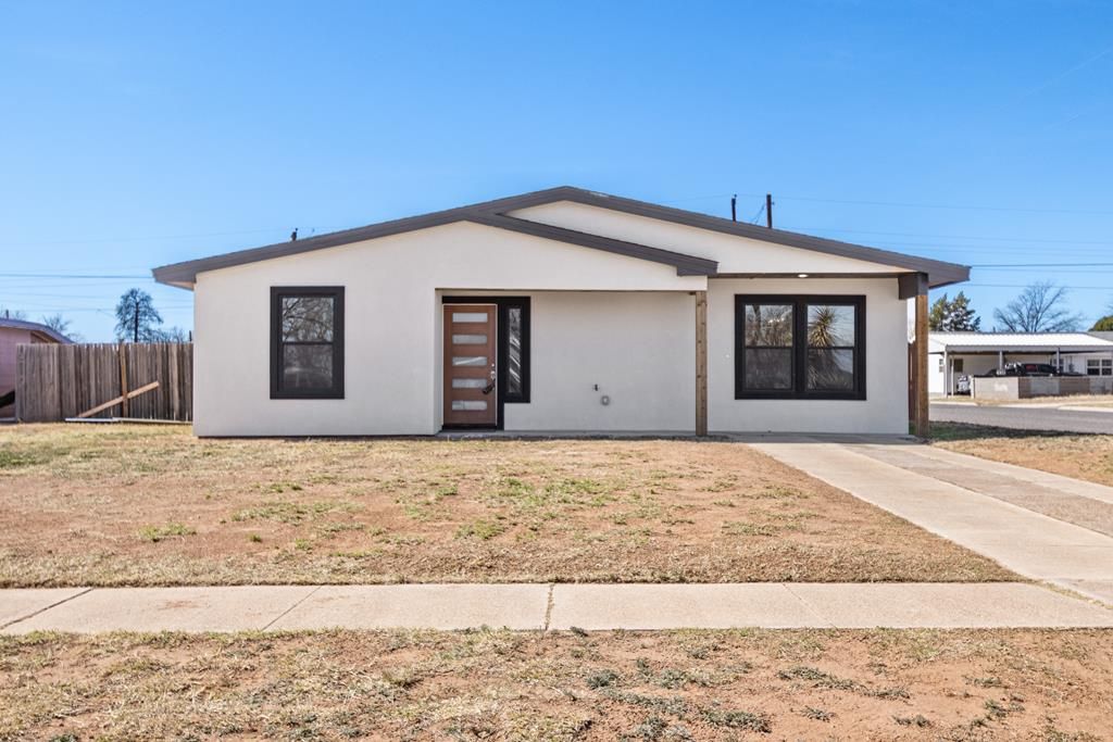 911 NW 8th St, Andrews, TX 79714