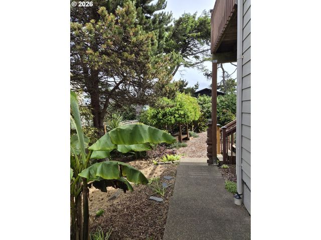 634 Sw EBB Ave, Lincoln City, OR 97367