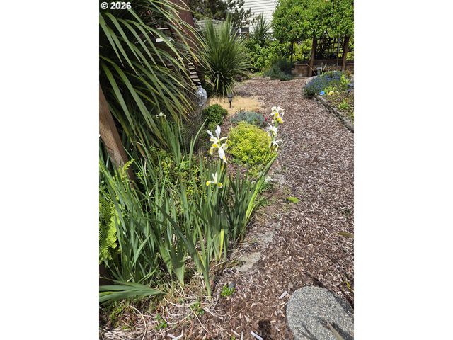 634 Sw EBB Ave, Lincoln City, OR 97367