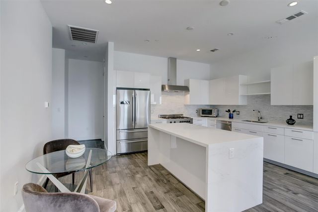 1211 Caroline Street 1001, Houston, TX 77002