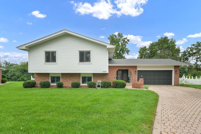 1441 Holland Place, Downers Grove, IL 60515