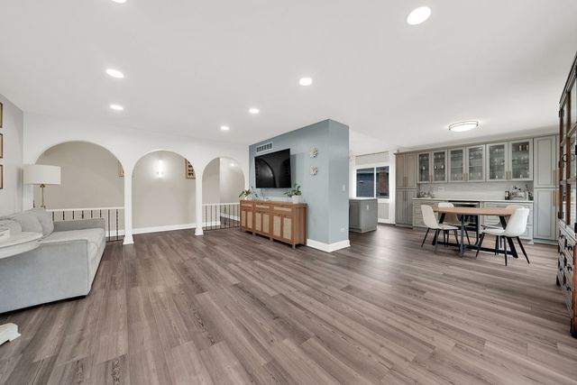 1441 Holland Place, Downers Grove, IL 60515