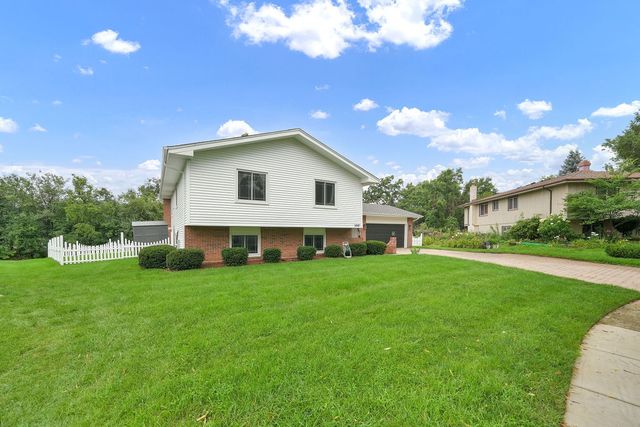 1441 Holland Place, Downers Grove, IL 60515