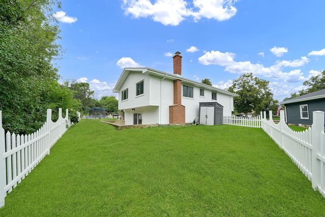 1441 Holland Place, Downers Grove, IL 60515