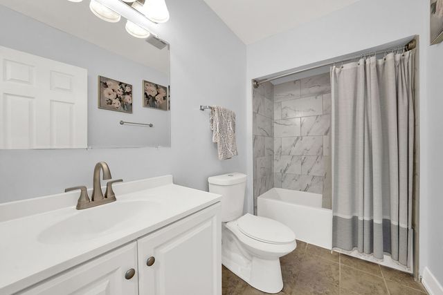 1441 Holland Place, Downers Grove, IL 60515