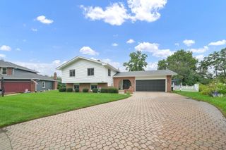 1441 Holland Place, Downers Grove, IL 60515