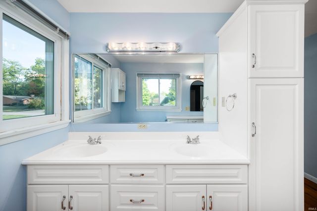 601 N Bittersweet Lane, Muncie, IN 47304