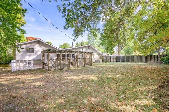 601 N Bittersweet Lane, Muncie, IN 47304