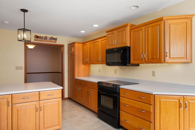 601 N Bittersweet Lane, Muncie, IN 47304