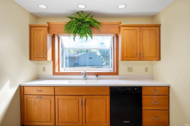 601 N Bittersweet Lane, Muncie, IN 47304