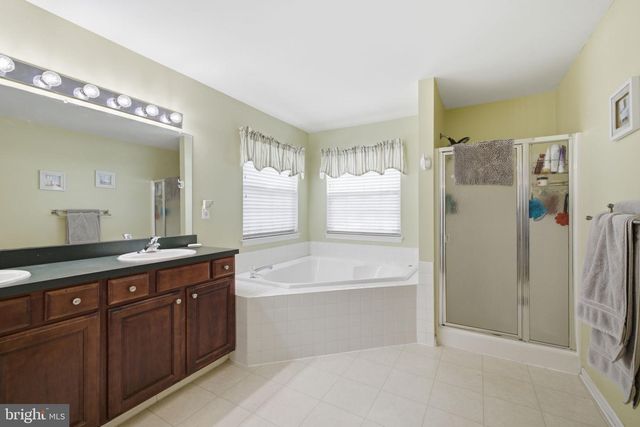 765 DEVONSHIRE DR, Williamstown, NJ 08094