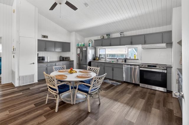 3702 Spanish Wells Road, Galveston, TX 77554