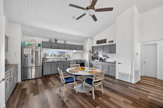 3702 Spanish Wells Road, Galveston, TX 77554