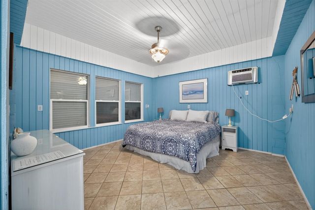 3702 Spanish Wells Road, Galveston, TX 77554