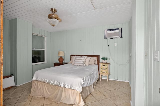 3702 Spanish Wells Road, Galveston, TX 77554