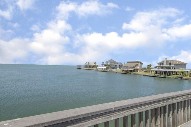 3702 Spanish Wells Road, Galveston, TX 77554