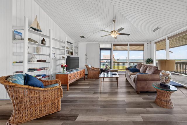 3702 Spanish Wells Road, Galveston, TX 77554