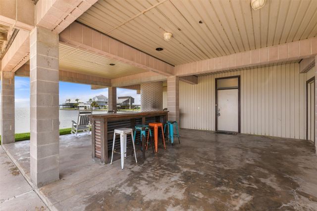 3702 Spanish Wells Road, Galveston, TX 77554