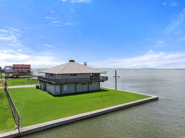 3702 Spanish Wells Road, Galveston, TX 77554