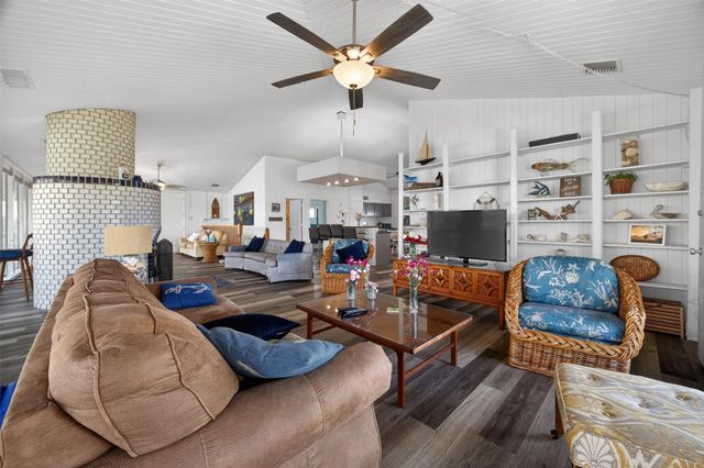 3702 Spanish Wells Road, Galveston, TX 77554
