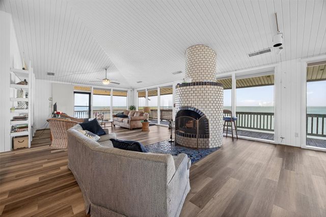 3702 Spanish Wells Road, Galveston, TX 77554