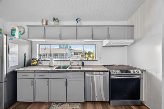 3702 Spanish Wells Road, Galveston, TX 77554