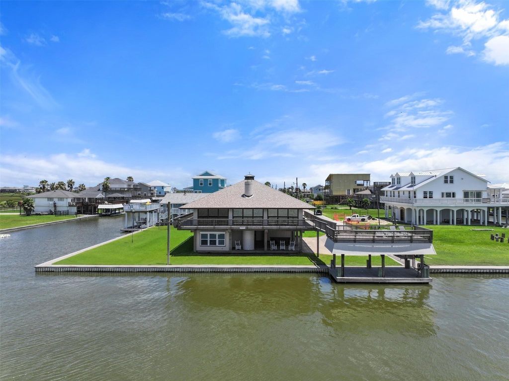 3702 Spanish Wells Road, Galveston, TX 77554