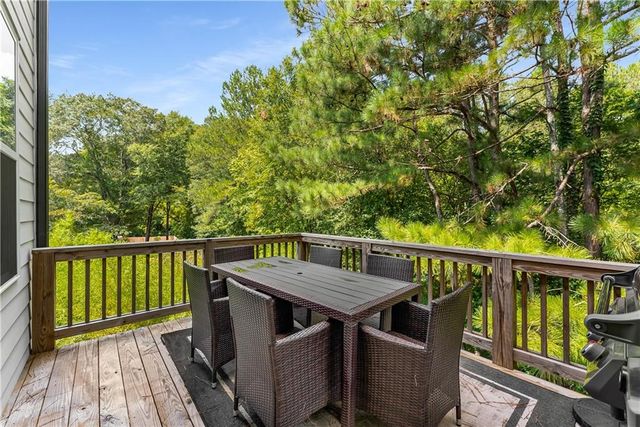 1884 Commons NW Place, Atlanta, GA 30318