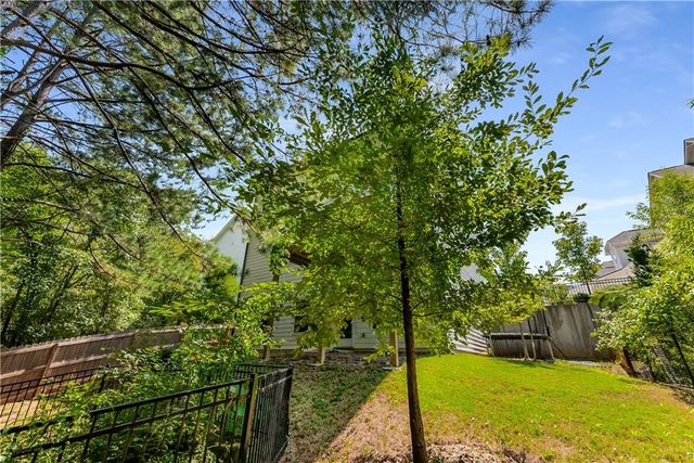 1884 Commons NW Place, Atlanta, GA 30318