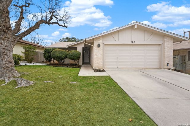 122 Bolerio Dr, Universal City, TX 78148