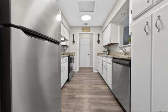 122 Bolerio Dr, Universal City, TX 78148