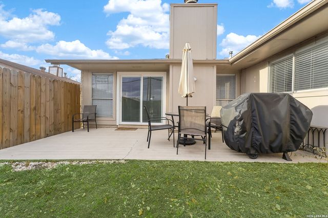 122 Bolerio Dr, Universal City, TX 78148