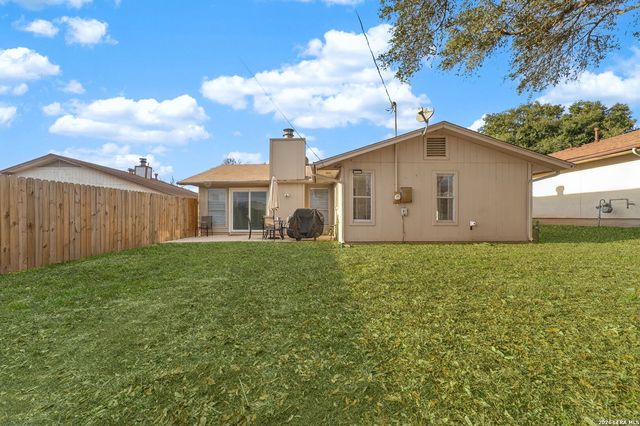 122 Bolerio Dr, Universal City, TX 78148