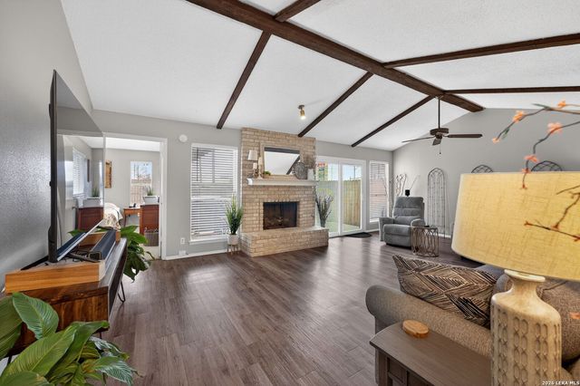 122 Bolerio Dr, Universal City, TX 78148