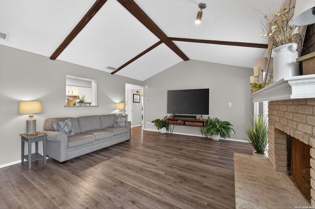 122 Bolerio Dr, Universal City, TX 78148