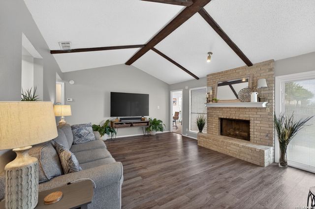 122 Bolerio Dr, Universal City, TX 78148