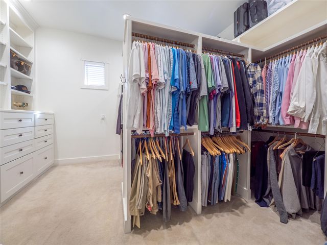 14 Autumn Oaks DR, The Hills, TX 78738