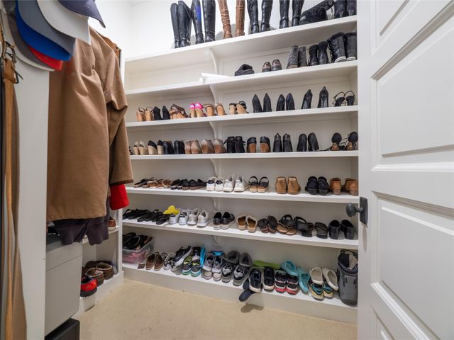 14 Autumn Oaks DR, The Hills, TX 78738