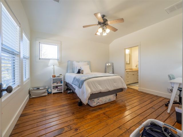 14 Autumn Oaks DR, The Hills, TX 78738